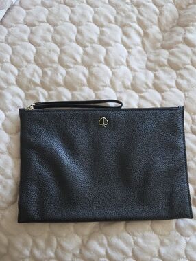 kate spade black pebbled leather wristlet with gold spade logo